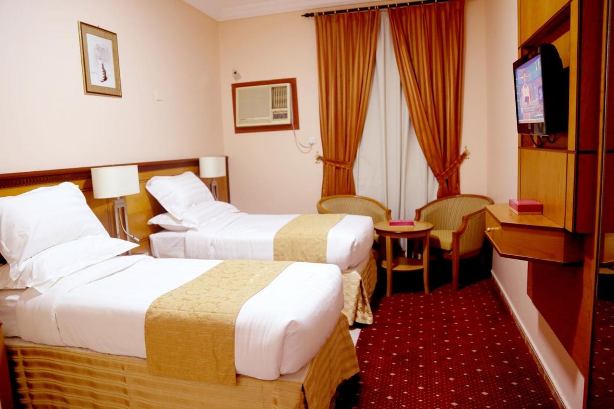 Popular attractions Area Nearby Property